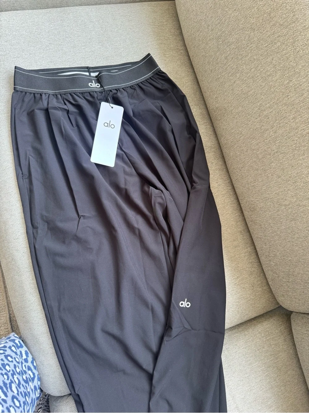 ALO Yoga women Black Athletic Shorts with Gray Waistband